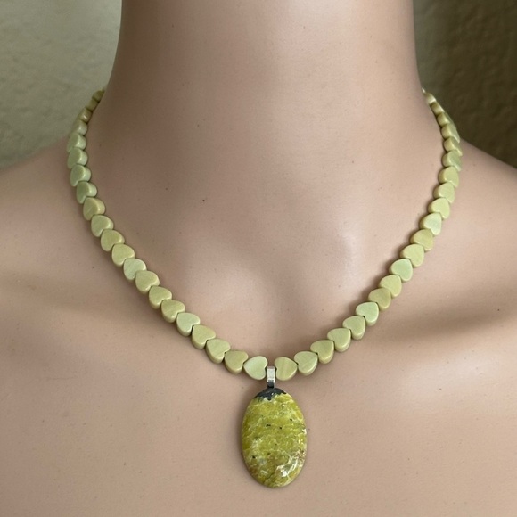 Adjustable 16-1/2 inch Jade and Lizardite gemstone bead Necklace NWOT - Picture 4 of 9